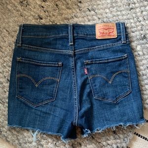 724 high rise Levi’s shorts